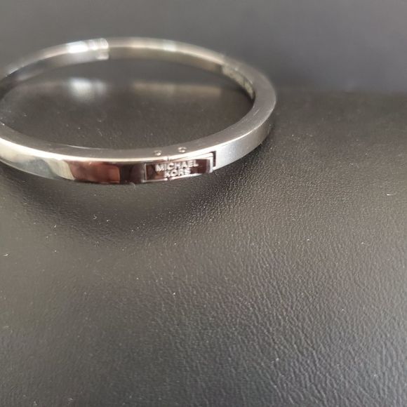 Michael Kors Bangle Bracelet with heart charm - Picture 7 of 10